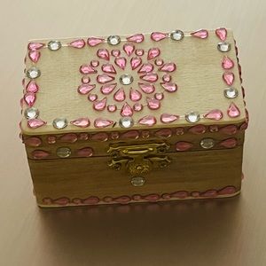 Blessed anointed oil, ready to use and gift in a beautiful gift.✝️